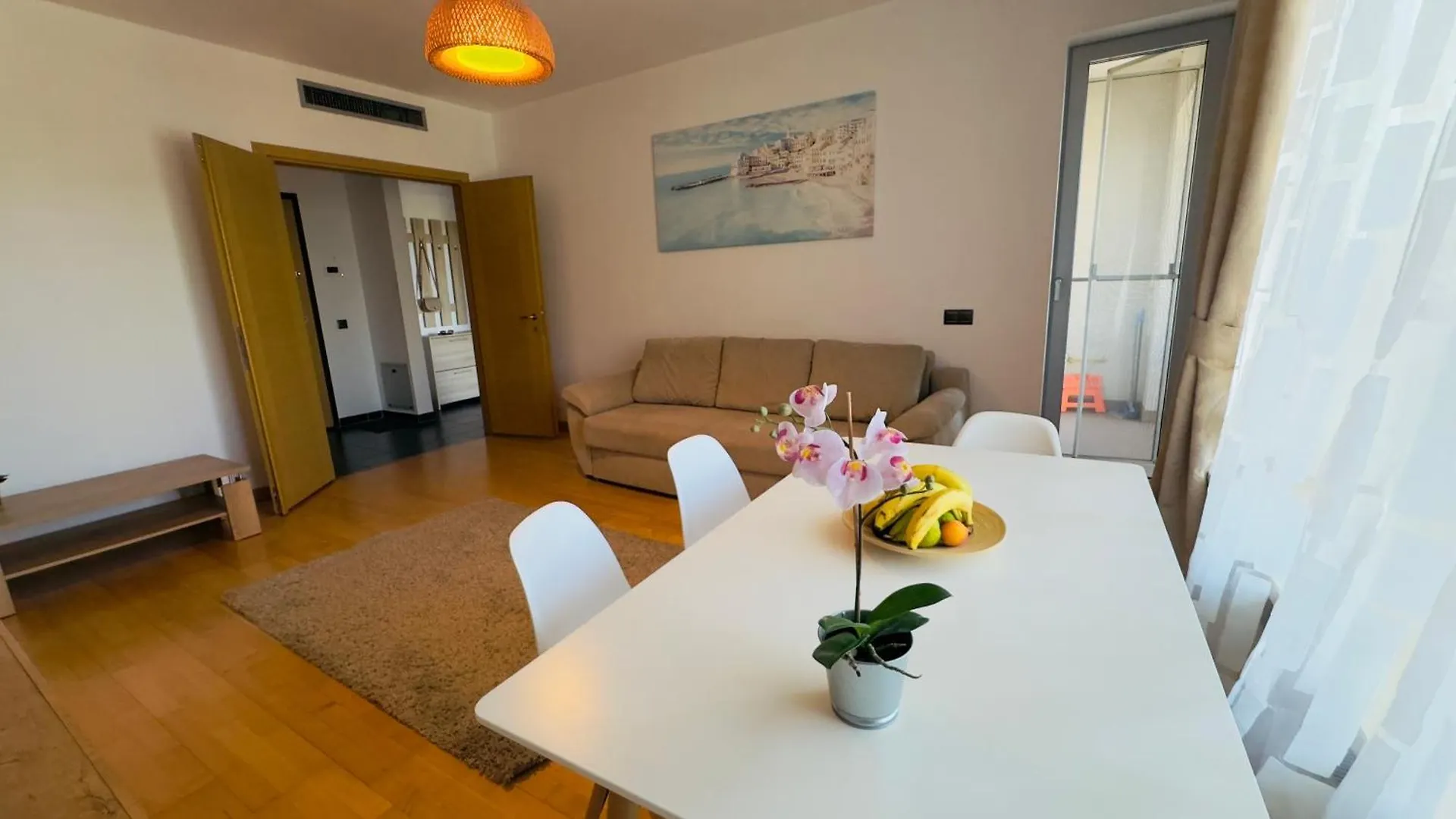 Bright & Cozy City Retreat! Bucareste 0*,  Roménia